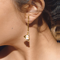 Anting Bunga Mutiara Asimetris Anting Lily Berbeda Anting Bunga Pesta Pernikahan Feminin Perhiasan Telinga Tema Delikat