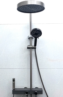 Ensemble de douche complet pour usage domestique et hôtelier, avec chauffe-eau, pommeau de douche en cuivre apparent et fonction bulle