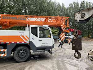 Grúa Hidráulica Original Zoomlion de 30 y 35 Toneladas Usada, Zoomlion QY30V QY25V5 QY35V ZTC350H, Grúa sobre Camión de 30 Toneladas en Venta - Product Image 3
