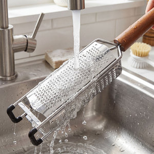 Râpe multifonctionnelle 3-en-1 en acier inoxydable avec manche en bois pour manioc, carotte, noix de coco, ail, légumes, zeste de citron et fromage - Product Image 3