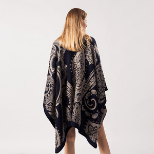 Nouveauté Automne Européenne Américaine <span class=keywords><strong>Vintage</strong></span> Jacquard Couleur Unie Point 3D Embossé Faux Cachemire Écologique Grand Châle Écharpe - Product Image 6