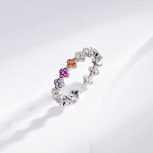 Anillo de lujo personalizado de plata de ley S925 con circonitas de colores para mujer, moda 2026, minimalista, delicado, con diseño de trébol, para verano. - Product Image 1