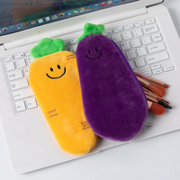 Porte-crayon végétal mignon portable et doux Trousse à crayons en peluche aubergine Pochette pour stylo carotte