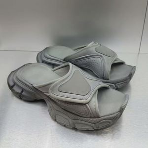 High-quality Chunky Men's and Women's Shoes Fashion Woman Sandals Trendy Outdoor Beach Flat Slippers Casual Walking Style Shoes - Product Image 2