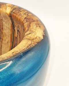 Diseñadas para una fácil colocación y una presentación elegante, estas macetas de resina y madera para plantas ofrecen una ligereza y durabilidad. - Product Image 4