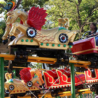 Parc d'attractions familial avec manèges pour enfants, montagnes russes et manège Cheval Volant à vendre