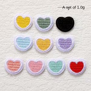 Juego de Parches de Corazón Bordados Termoadhesivos de Diferentes Colores para Ropa y Camisetas - Product Image 2