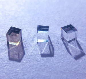 Prisma ottico a diamante cube cvd con basso contenuto di azoto 1-10ppm 6 lati lucidati 2*2*2 - Product Image 2