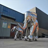 Sculpture d'éléphant en acier inoxydable forgée à la main avec finition miroir pour décoration extérieure traditionnelle et cadeau
