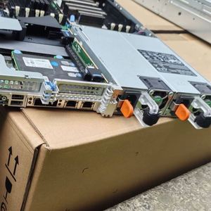 สำหรับเซิร์ฟเวอร์แบบแร็ค PowerEdge R660 1U พร้อมช่องใส่ NVMe ขนาด 2.5 นิ้ว 8 ช่อง, 2x 5418Y, 2x 16GB DDR5 4800mhz, คอนโทรลเลอร์ H755n, รับประกัน 3 ปี, มีสินค้าในสต็อก - Product Image 3