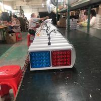 Lampe clignotante à LED à énergie solaire double face Prix d'usine 2 groupes de lumière stroboscopique solaire en plastique rouge bleu