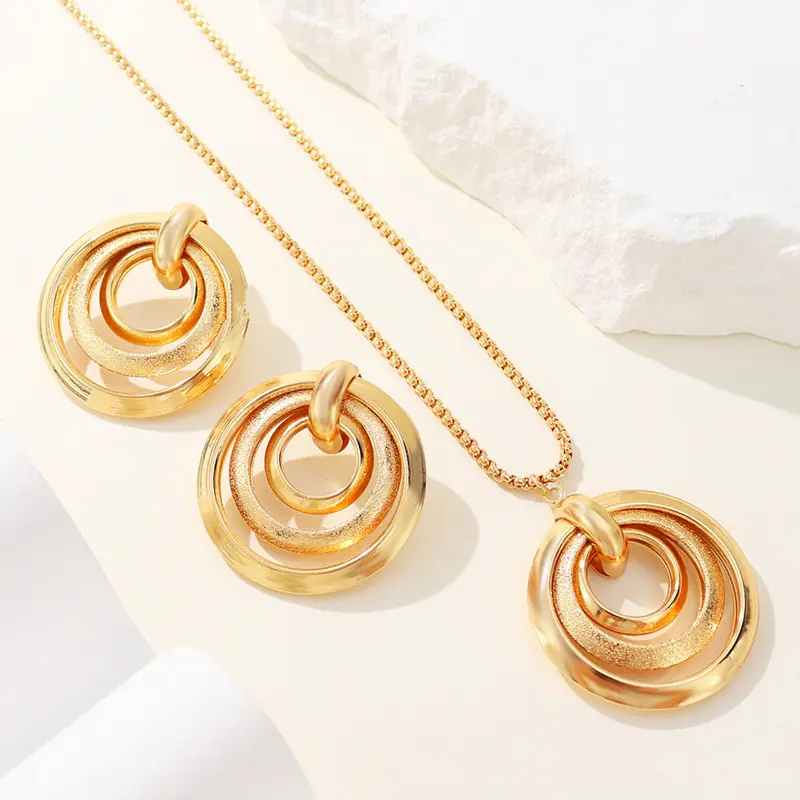 New Design Round Shape Pendant Necklace And Earrings Sets Chain Party 18k Gold Plated Alloy Women Jewelry Set