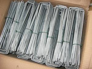 Estacas de jardín de 6 pulgadas, <span class=keywords><strong>grapas</strong></span> de paisaje galvanizadas, <span class=keywords><strong>grapas</strong></span> de césped tipo U verde para césped <span class=keywords><strong>artificial</strong></span>, estacas de pasadores de césped a prueba de óxido - Product Image 6