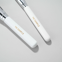 Pinceau de maquillage professionnel YM à poils synthétiques et manche en bois - Pour le visage, les yeux, les détails fins, l'eyeliner/les fards à paupières, à poils doux et plats