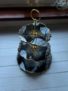 Support à gâteau en résine écologique personnalisé de haute qualité avec un design d'affichage luxueux pour les événements et la pâtisserie à domicile - Product Image 2