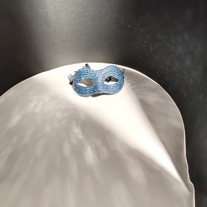 Masque demi-visage en plastique orné de diamants pour fête, costume de carnaval, accessoire de déguisement - Product Image 4