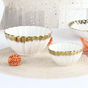 Piatto in Ceramica con 5 Scomparti, Vassoio Rotondo Irregolare in Porcellana con Bordo Dorato per Frutta, Snack e Antipasti - Product Image 3