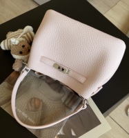 Tissu en cuir PU gaufré litchi couleur unie pastel clair avec support tissé résistant à l'abrasion pour sièges de voiture, canapés et sacs - 0,7-0,8 mm