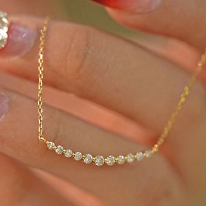 สร้อยคอเพชรทรงโค้งเรียบหรู ดีไซน์มินิมอล รูปทรงยิ้ม  ทองคำแท้ 18k จาก Xinfly Fine Jewelry - Product Image 4