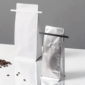 ถุงกาแฟแบบตั้งได้ ปี 2026 ดีไซน์ใหม่ สีขาว ทำจากกระดาษฝ้าย ขนาด 250 กรัม 500 กรัม รีไซเคิลได้ มีซิปล็อคปิดผนึกเอง สำหรับบรรจุเมล็ดกาแฟ - Product Image 5