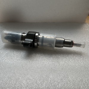 High Quality Diesel Common Rail Injector 0445120054 2995474 500061282 for Iveco Case IH New Holland Brand diesel Engine - Product Image 1