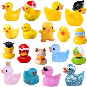 Figuras de pato de resina al por mayor, miniaturas, dijes, adornos de patito, decoración del hogar, accesorios para jardín y paisajismo - Product Image 1