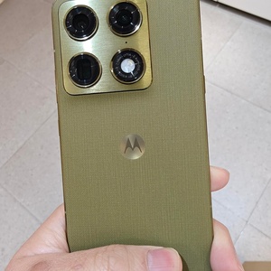 Teléfono Inteligente Curvo Motorola Moto Signature X70 Air Pro de 6.8'' con Snapdragon 8 Gen5, 5200mAh, 50MP, 165Hz, ROM Global para Juegos - Product Image 3