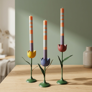 Ensemble de 3 bougeoirs en acier en forme de tulipe, design floral coloré, décoration d'intérieur - Product Image 1