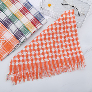 Essuie-tout de cuisine jacquard à carreaux et franges 38x64 cm en polyester et coton, absorbant, de forme rectangulaire - Product Image 3
