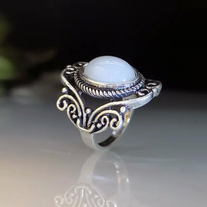Anelli Vintage con Intarsi in Finta Pietra Lunare, Geometrici, Traforati, Eleganti, Stile Retrò, Decorativi per Signora - Product Image 3