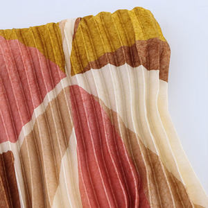 ZATRHMBM <span class=keywords><strong>abbigliamento</strong></span> donna estate 2025 nuova moda gonna plissettata con motivo geometrico stampata retro vita alta femminile gonna midi - Product Image 4