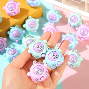 Venta al por mayor colores aleatorios plástico Fidget juguetes 3,8 cm Mini Lindo juego <span class=keywords><strong>piedra</strong></span> papel tijeras con llavero colgante juguetes para niños - Product Image 4