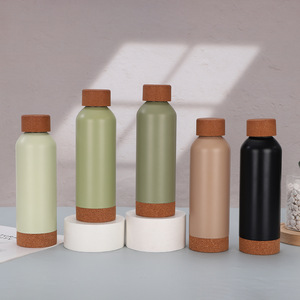 Bouteille d'eau de sport créative en acier inoxydable 304 avec couvercle en bambou <span class=keywords><strong>Tasse</strong></span> isolée sous vide à petite bouche Capacité de 500ml - Product Image 3