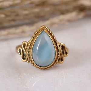 Anillo Ajustable Boho Hecho a Mano en Latón Chapado en Oro de 14K con Gema de Calcedonia Aqua, Ideal para Regalo de Boda o Compromiso - Product Image 4