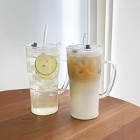 Vente en gros de gobelets à eau en verre borosilicaté de grande valeur avec poignée couvercle à rayures transparentes gobelets en verre de paille