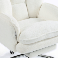 Chaise de bureau pivotante et inclinable à dossier haut en peluche moelleuse, avec accoudoirs latéraux rabattables et repose-pieds rétractables