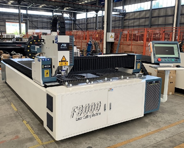 3000W Fiber Laser Cutting Machine Model 3015 with IPG or Raycus 1500 * 3000 mm