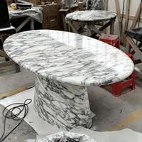 Table à manger ovale en marbre blanc Arabescato sur mesure avec base en pierre, mobilier de salle à manger moderne pour restaurant et hôtel