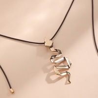 Collier pour femme Kaimei 2027, bijoux fantaisie européens, pendentif en alliage serpentin, avec cordon en cuir, style empilé, pour l'été