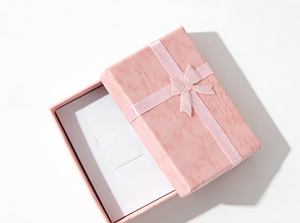 Caja de Regalo Ecológica Rosa para Joyería con Laminado Mate y Forro de Esponja, Tamaño Personalizable, Adornada con Lazo de Cinta de Satén Rosa - Product Image 3