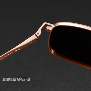 Gafas de Sol Modernas para Hombre y Mujer con Caja, Sin Mención de Marca o Fabricante - Product Image 3