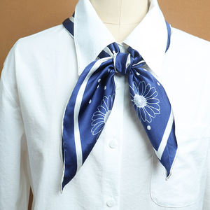 <span class=keywords><strong>Elegante</strong></span> <span class=keywords><strong>sciarpa</strong></span> a pois <span class=keywords><strong>blu</strong></span> Navy margherita 60x60cm 14 mamma raso seta stampa digitale lussuoso accessorio moda - Product Image 4