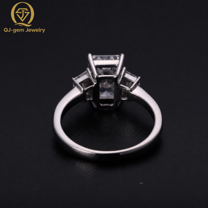 Anillo de Boda Clásico de Tres Piedras Personalizado para Mujer, Corte Radiante, Color DE, Claridad VS-VVS, Diamante Cultivado en Laboratorio con Certificado IGI, Platino - Product Image 2