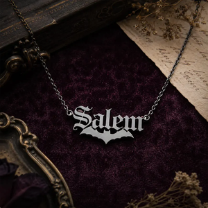 Collier personnalisé en acier inoxydable plaqué or 18 carats avec nom en écriture gothique, chapeau de sorcière, fantôme, chauve-souris, citrouille, croissant de lune – Bijoux d'Halloween - Product Image 4