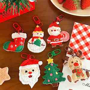 Accessoires de Noël, chaussettes tricotées à la main, porte-clés, mini Père Noël, pendentif mignon en forme de sapin de Noël, bonhomme de neige, breloques pour sac, décoration - Product Image 2