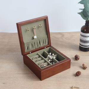 Boîte à bijoux portable en bois massif pour boucles d'oreilles bagues colliers conception simple pour le stockage de voyage - Product Image 3