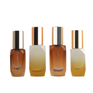 Nhà Máy Bán Hàng Trực Tiếp Kính Vuông <span class=keywords><strong>30Ml</strong></span>/50Ml Bơm Lại Phun Chai Với Báo Chí Bơm Và <span class=keywords><strong>Reed</strong></span> Khuếch Tán Cho Kem Dưỡng Da Và Nền Tảng - Product Image 4