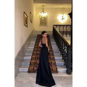 Robe de bal longue noire à col licou avec fente, taille empire, du XS au XL, idéale pour les soirées et banquets - Product Image 1