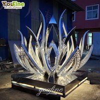 Fontaine sculpturale en acier inoxydable en forme de fleur de lotus, pétales perforés multicouches avec éclairage LED, pour extérieur, jardin, hôtel, villa