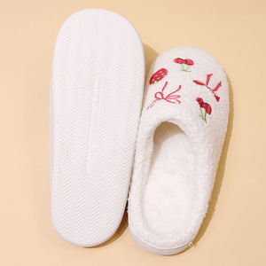Usine meilleures pantoufles de maison à semelle TPR pour femmes en peluche matériau supérieur jolies pantoufles de <span class=keywords><strong>femme</strong></span> avec la meilleure qualité - Product Image 3